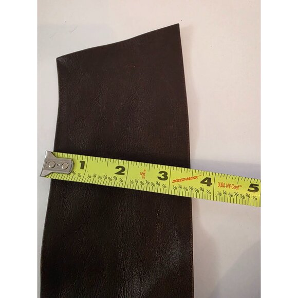 Wide Brown Leather Belt With Floral Engraved Wooden Buckle - Picture 6 of 7